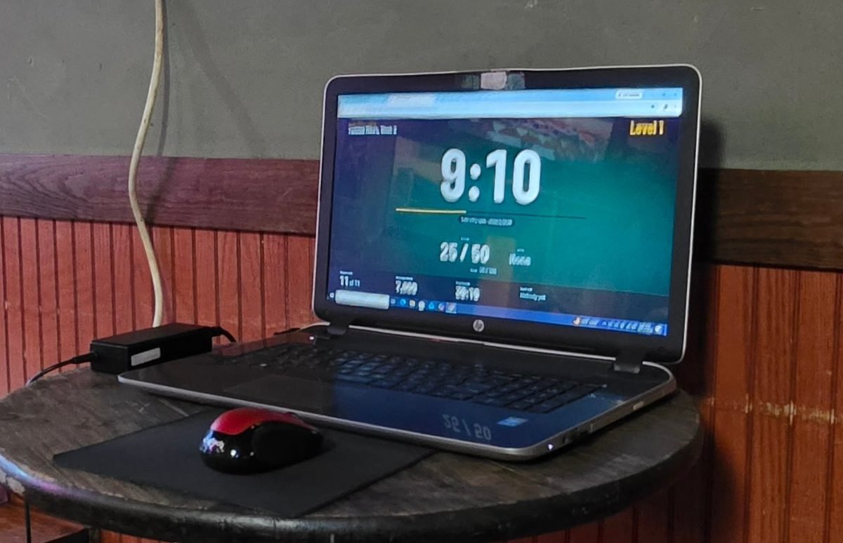 The tournament clock running on a laptop at a bar league night